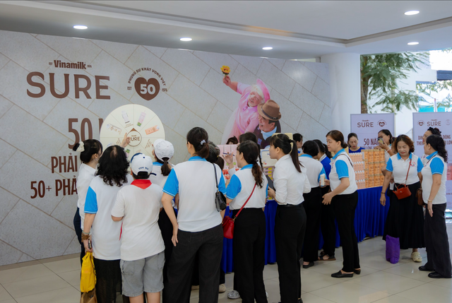 VINAMILK SURE đồng hành cùng Lễ Mít tinh hưởng ứng Ngày Gia đình Việt Nam tại Huế - Ảnh 2.