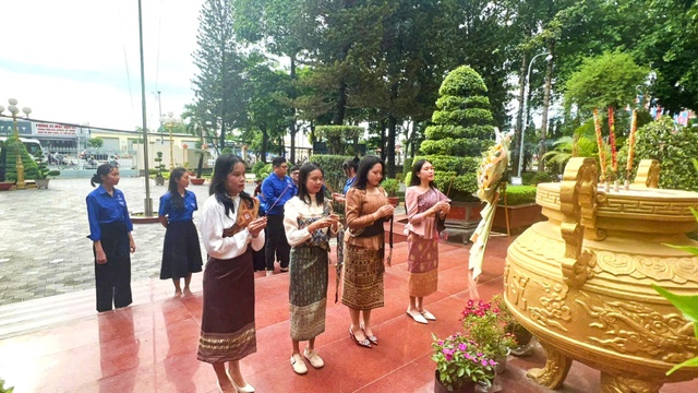 Phường Tây Thạnh: Tổ chức chương trình giao lưu văn hoá với sinh viên Lào- Ảnh 1.