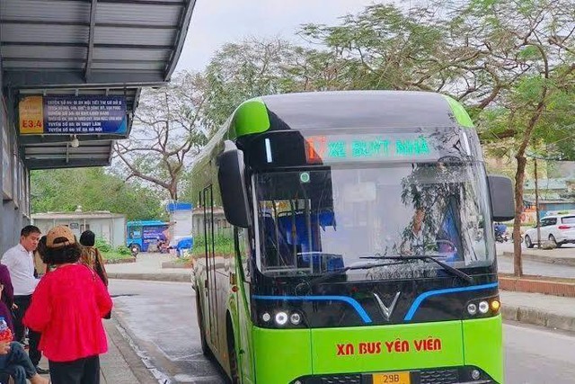 Hà Nội phát hành miễn phí thẻ xe buýt gắn chip cho hành khách thuộc diện ưu tiên- Ảnh 1.