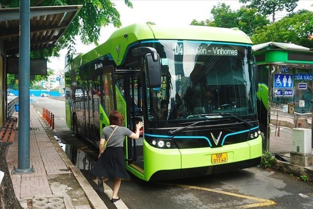 TP HCM: Đưa vào khai thác 88 tuyến xe buýt điện, hướng tới 100% xe buýt điện năm 2029- Ảnh 1.