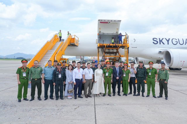 Cuộc chuyển giao đầy cảm xúc giữa hai thế hệ ngựa kỵ binh- Ảnh 1.