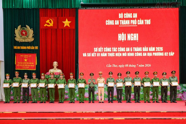Công an TP Cần Thơ sơ kết công tác Công an 6 tháng đầu năm 2026 - Ảnh 8.