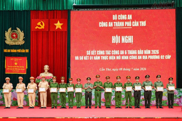 Công an TP Cần Thơ sơ kết công tác Công an 6 tháng đầu năm 2026 - Ảnh 5.