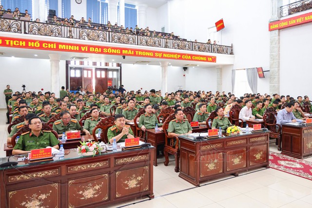 Công an TP Cần Thơ sơ kết công tác Công an 6 tháng đầu năm 2026 - Ảnh 1.