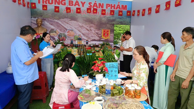 Xã Sơn Cẩm Hà: Xây dựng nông thôn mới làm nền tảng cho phát triển bền vững- Ảnh 3.