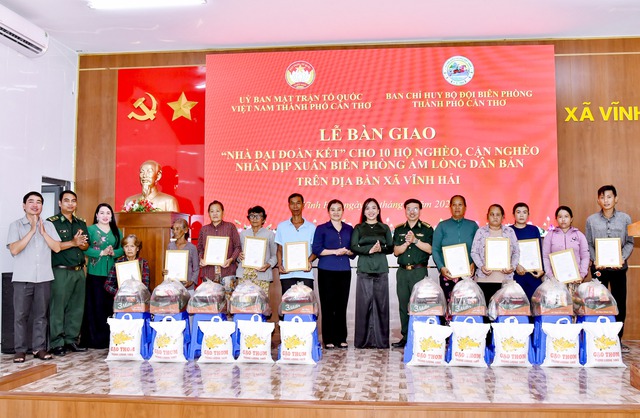 Cần Thơ: Bàn giao 30 căn nhà Đại đoàn kết cho người nghèo khu vực biên giới biển- Ảnh 1.