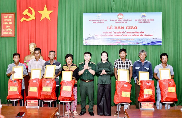 Cần Thơ: Bàn giao 30 căn nhà Đại đoàn kết cho người nghèo khu vực biên giới biển- Ảnh 2.