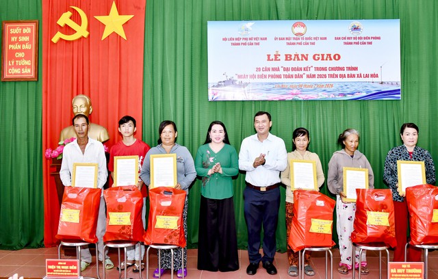 Cần Thơ: Bàn giao 30 căn nhà Đại đoàn kết cho người nghèo khu vực biên giới biển- Ảnh 3.
