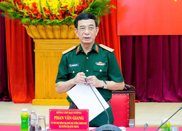 Đại tướng Phan Văn Giang làm việc với Ban Thường vụ Tỉnh ủy Nghệ An: Phát triển kinh tế là trọng tâm, xây dựng thế trận quốc phòng toàn dân là nhiệm vụ then chốt- Ảnh 3.