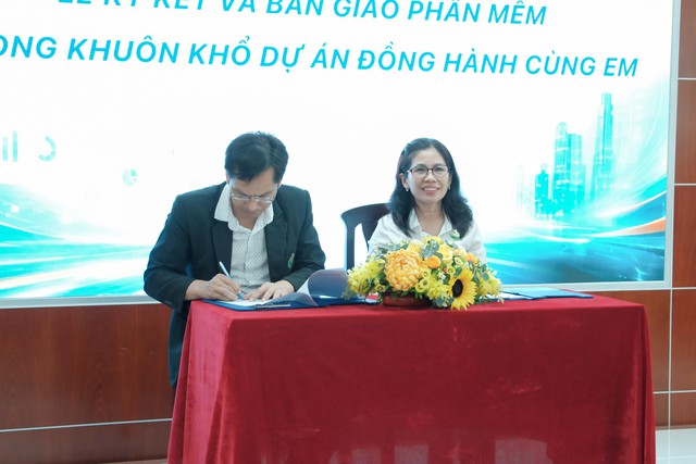 Ra mắt và bàn giao phần mềm trong khuôn khổ dự án "Đồng hành cùng em" - Ảnh 1.
