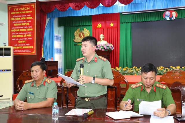 Công an phường Sóc Trăng chắp cánh cơ hội đến trường cho trẻ em khó khăn- Ảnh 1.