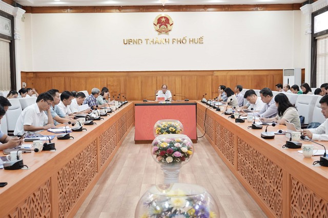 TP Huế: Tháo gỡ "nút thắt", tăng tốc thực hiện chỉ tiêu BHXH, BHYT - Ảnh 1.