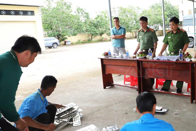 Cần Thơ: Tiêu hủy hơn 62.800 biển số xe đã thu hồi- Ảnh 1.