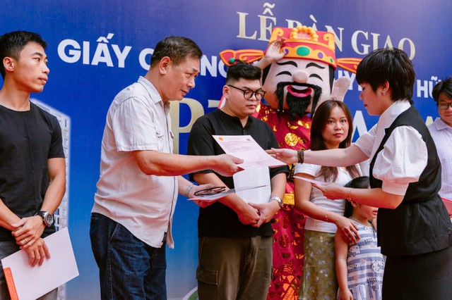 Đà Nẵng: FPT City tổ chức bàn giao Giấy chứng nhận quyền sở hữu căn hộ FPT Plaza 3 - Ảnh 2.
