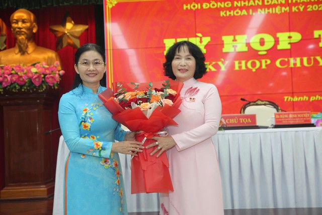Bà Nguyễn Thị Cát Tiên được bầu giữ chức Phó Chủ tịch UBND TP.Đồng Nai - Ảnh 1.