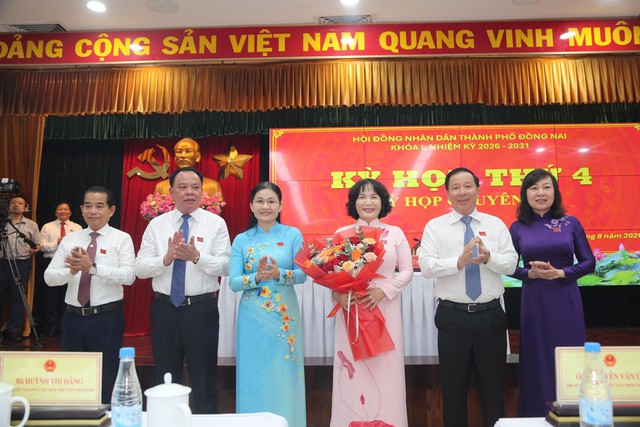 Bà Nguyễn Thị Cát Tiên được bầu giữ chức Phó Chủ tịch UBND TP.Đồng Nai - Ảnh 2.