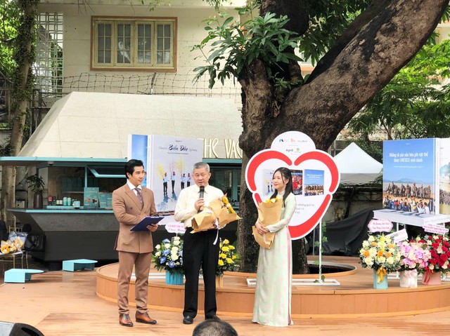 Nghệ sỹ Nhiếp ảnh Nguyễn Á xác lập Kỷ lục Việt Nam sau 16 năm kể chuyện về văn hóa và biển đảo- Ảnh 5.