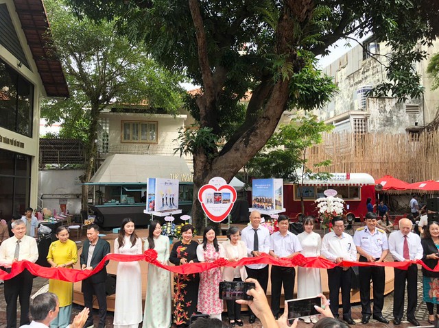 Nghệ sỹ Nhiếp ảnh Nguyễn Á xác lập Kỷ lục Việt Nam sau 16 năm kể chuyện về văn hóa và biển đảo- Ảnh 8.