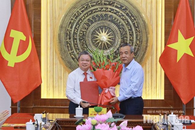 Thanh Hóa: Công bố Nghị quyết của Ủy ban Thường vụ Quốc hội về công tác cán bộ - Ảnh 2.
