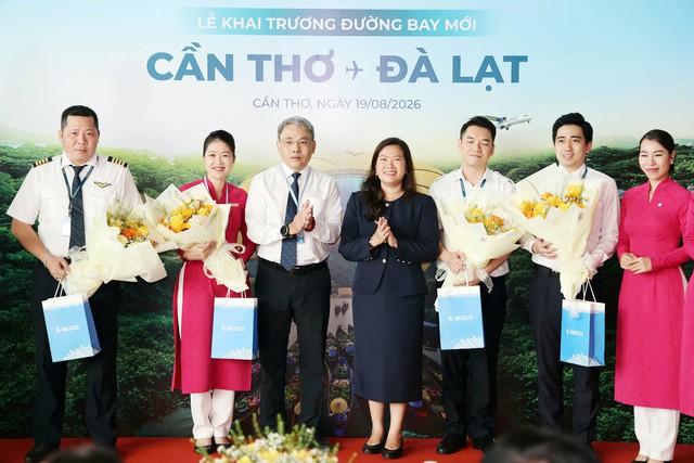 Khai trương đường bay mới Cần Thơ - Đà Lạt - Ảnh 2.