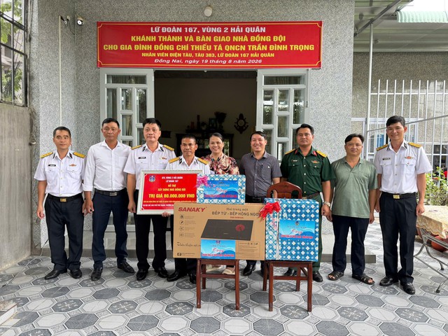 Lữ đoàn 167 bàn giao “Nhà đồng đội” cho quân nhân có hoàn cảnh khó khăn - Ảnh 1.