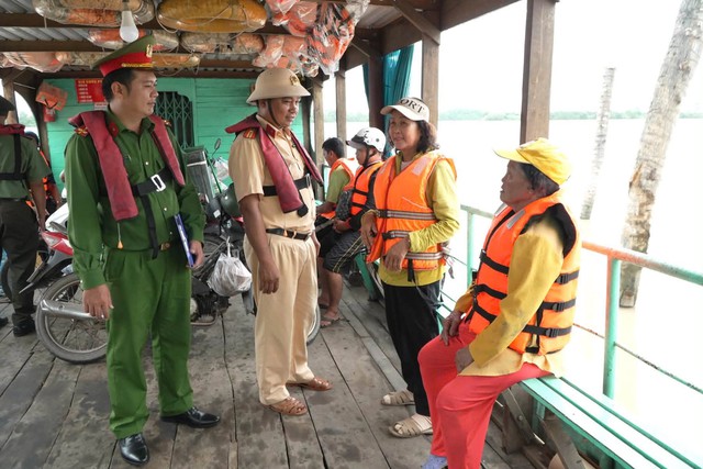 An toàn trên những chuyến phà ngang- Ảnh 7.