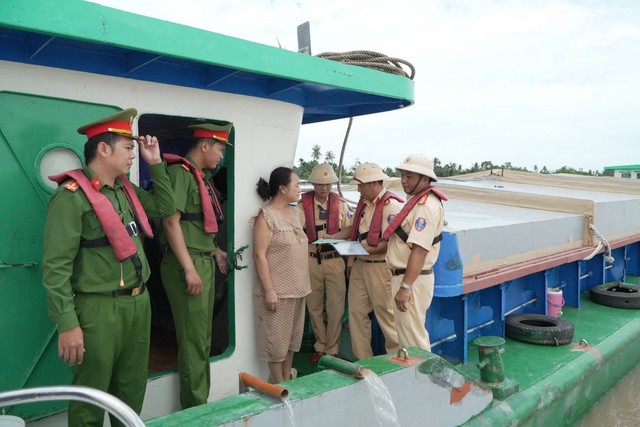 An toàn trên những chuyến phà ngang- Ảnh 8.
