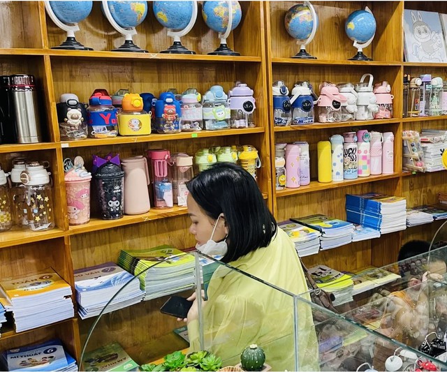 Để không còn cảnh phụ huynh chạy khắp nơi tìm sách giáo khoa - Ảnh 2.