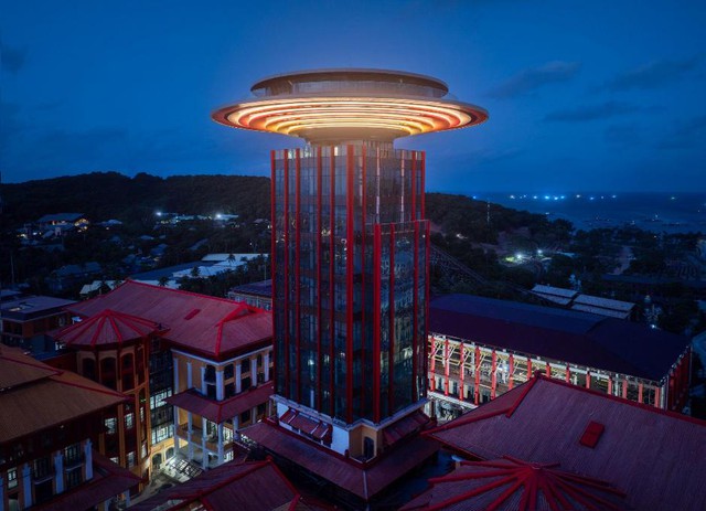 “Vật thể lạ” xuất hiện ở Hòn Thơm, Phú Quốc: Là UFO hay biểu tượng của hoàng gia triều Nguyễn được tái hiện?- Ảnh 2.