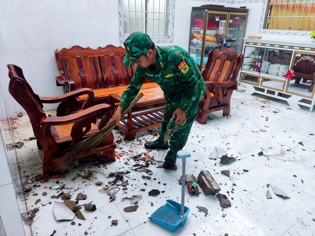 Đồn Biên phòng Lai Hòa giúp dân khắc phục hậu quả lốc xoáy- Ảnh 2.