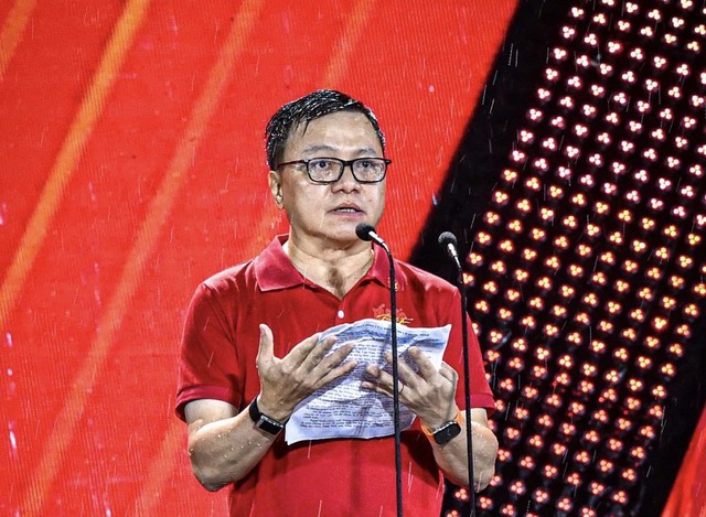Hàng vạn khán giả cùng hướng về Tổ quốc trong đêm nghệ thuật “Tổ quốc trong tim”- Ảnh 1.