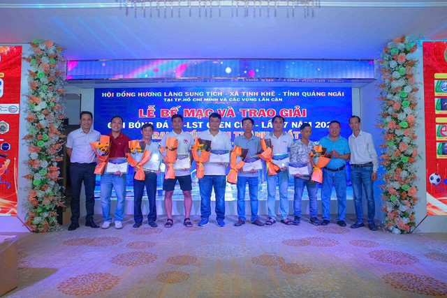 Giải bóng đá Hội đồng hương làng Sung Tích lần thứ VII - Chung tay gây quỹ thiện nguyện “Nâng bước đến trường”- Ảnh 4.