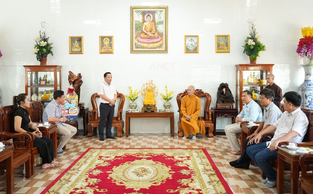 Công an TP Cần Thơ thăm, chúc mừng dịp Lễ Vu Lan năm 2026 - Ảnh 3.