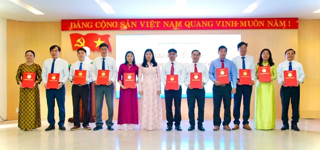 Đà Nẵng sắp xếp 24 cơ sở giáo dục công lập thành 11 đơn vị - Ảnh 1.