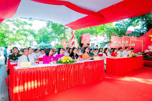 Cần Thơ khai mạc Triển lãm ảnh chuyên đề “Miền Nam nhớ mãi ơn Người”- Ảnh 1.