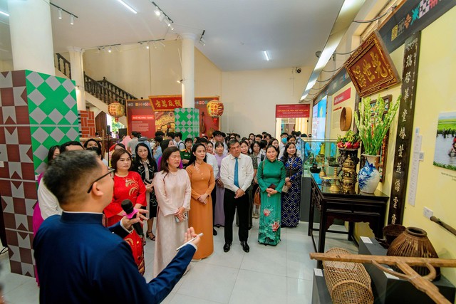 Cần Thơ khai mạc Triển lãm ảnh chuyên đề “Miền Nam nhớ mãi ơn Người”- Ảnh 4.