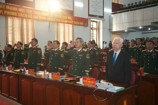 Trường Đại học Nguyễn Huệ đón nhận Huân chương Bảo vệ Tổ quốc hạng Nhất- Ảnh 1.