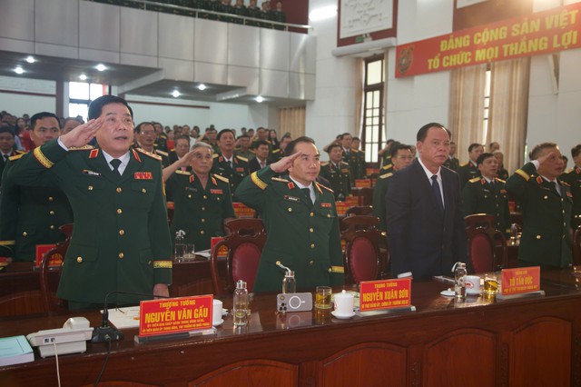Trường Đại học Nguyễn Huệ đón nhận Huân chương Bảo vệ Tổ quốc hạng Nhất- Ảnh 2.