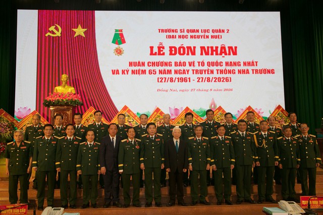 Trường Đại học Nguyễn Huệ đón nhận Huân chương Bảo vệ Tổ quốc hạng Nhất- Ảnh 4.