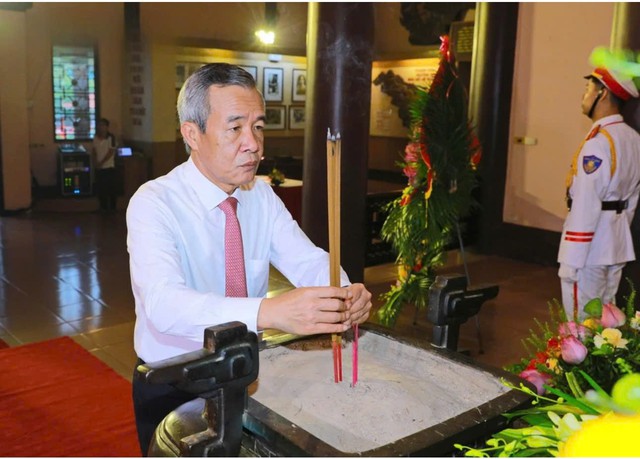 Tri ân các thế hệ đi trước, hun đúc khát vọng dựng xây Thanh Hóa giàu đẹp, văn minh- Ảnh 3.