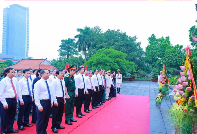 Tri ân các thế hệ đi trước, hun đúc khát vọng dựng xây Thanh Hóa giàu đẹp, văn minh- Ảnh 1.
