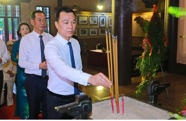 Tri ân các thế hệ đi trước, hun đúc khát vọng dựng xây Thanh Hóa giàu đẹp, văn minh- Ảnh 5.