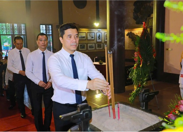 Tri ân các thế hệ đi trước, hun đúc khát vọng dựng xây Thanh Hóa giàu đẹp, văn minh- Ảnh 4.