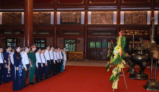 Tri ân các thế hệ đi trước, hun đúc khát vọng dựng xây Thanh Hóa giàu đẹp, văn minh- Ảnh 2.