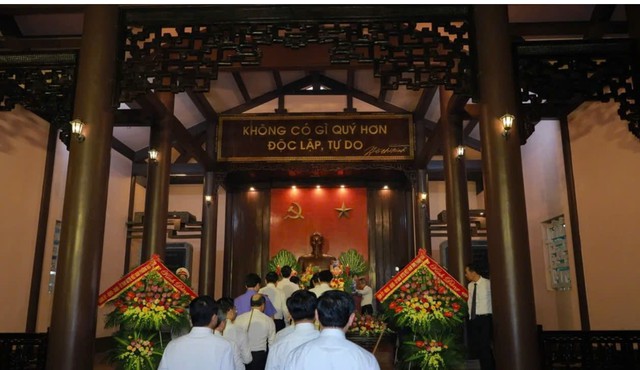 Tri ân các thế hệ đi trước, hun đúc khát vọng dựng xây Thanh Hóa giàu đẹp, văn minh- Ảnh 6.