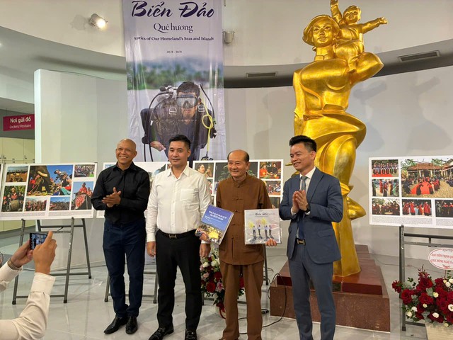 Nghệ sĩ nhiếp ảnh Nguyễn Á kể "Chuyện về Biển đảo Quê hương"- Ảnh 4.