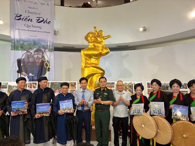 Nghệ sĩ nhiếp ảnh Nguyễn Á kể "Chuyện về Biển đảo Quê hương"- Ảnh 7.