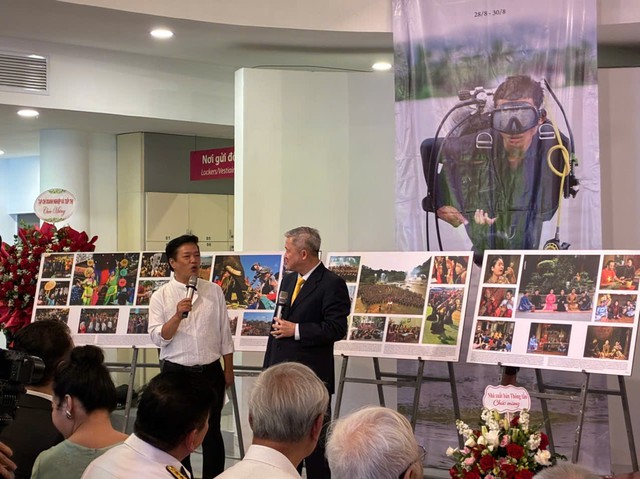 Nghệ sĩ nhiếp ảnh Nguyễn Á kể "Chuyện về Biển đảo Quê hương"- Ảnh 1.