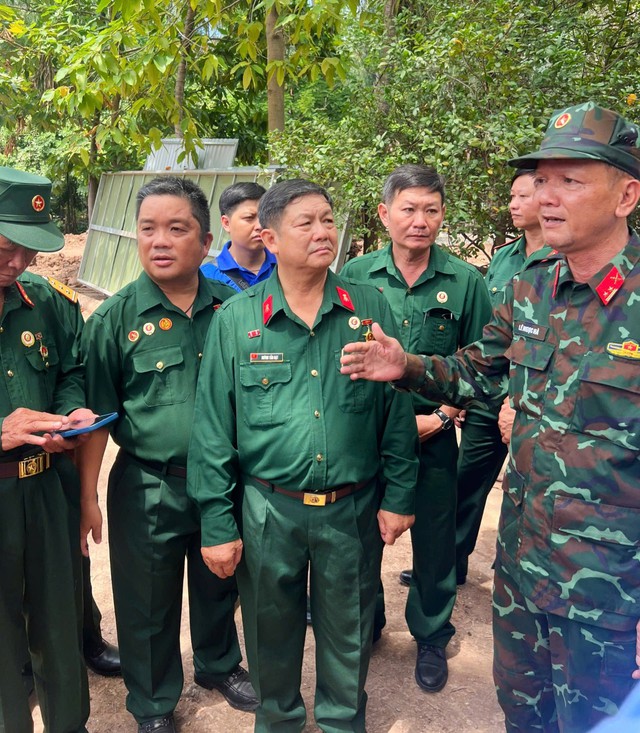 Hội Cựu chiến binh UBND TP.HCM: Trao quà cho lực lượng tìm kiếm, quy tập hài cốt Liệt sĩ- Ảnh 2.