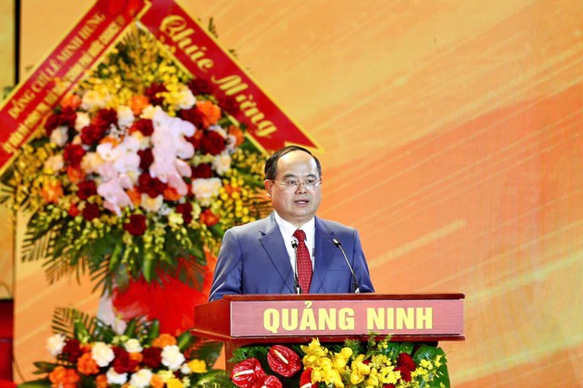 Tổng Bí thư, Chủ tịch nước Tô Lâm trao Nghị quyết của Quốc hội thành lập thành phố Quảng Ninh- Ảnh 4.